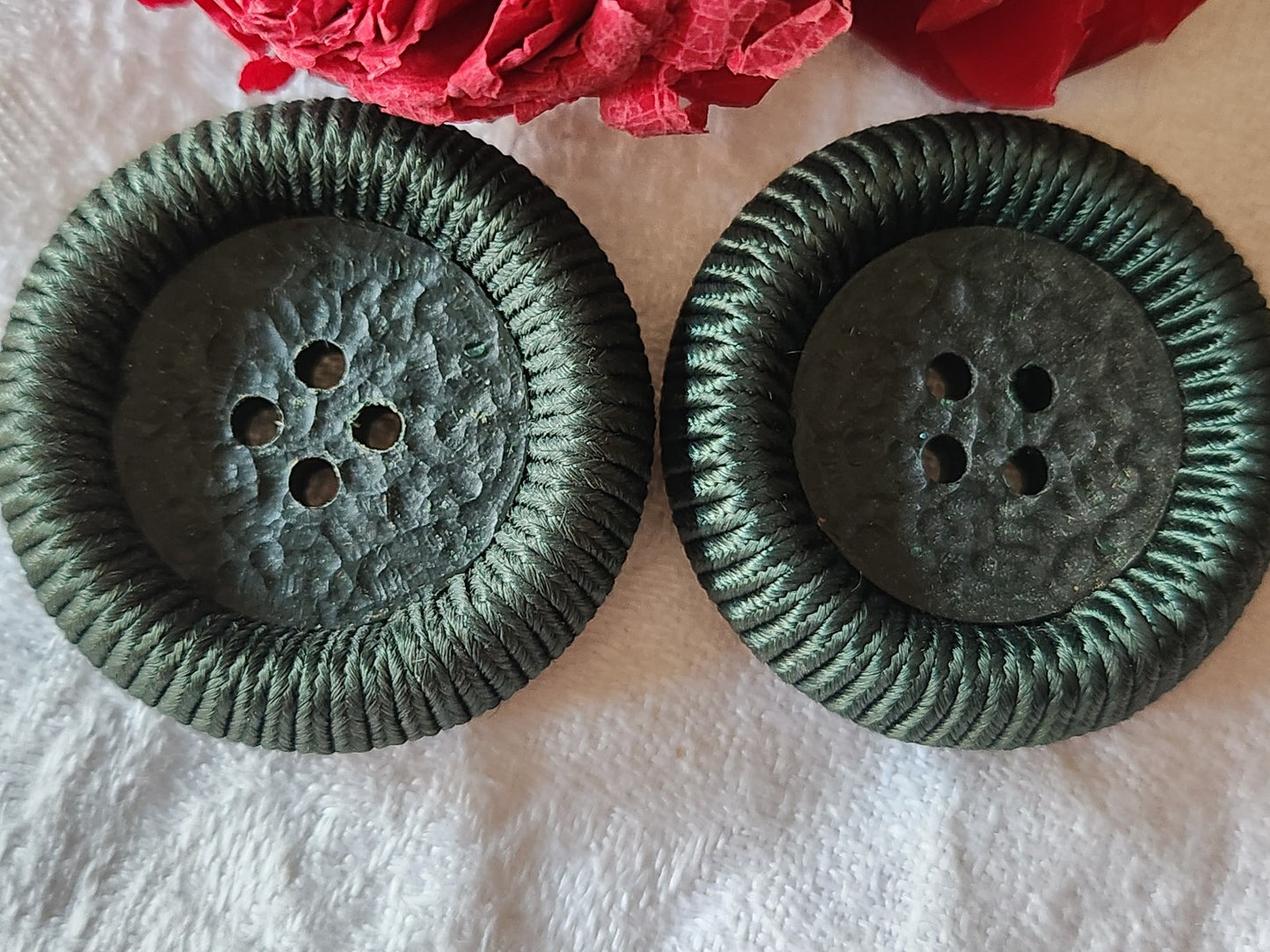Duo énormes boutons anciens passementerie vert trous 3,8 cm ref 3080