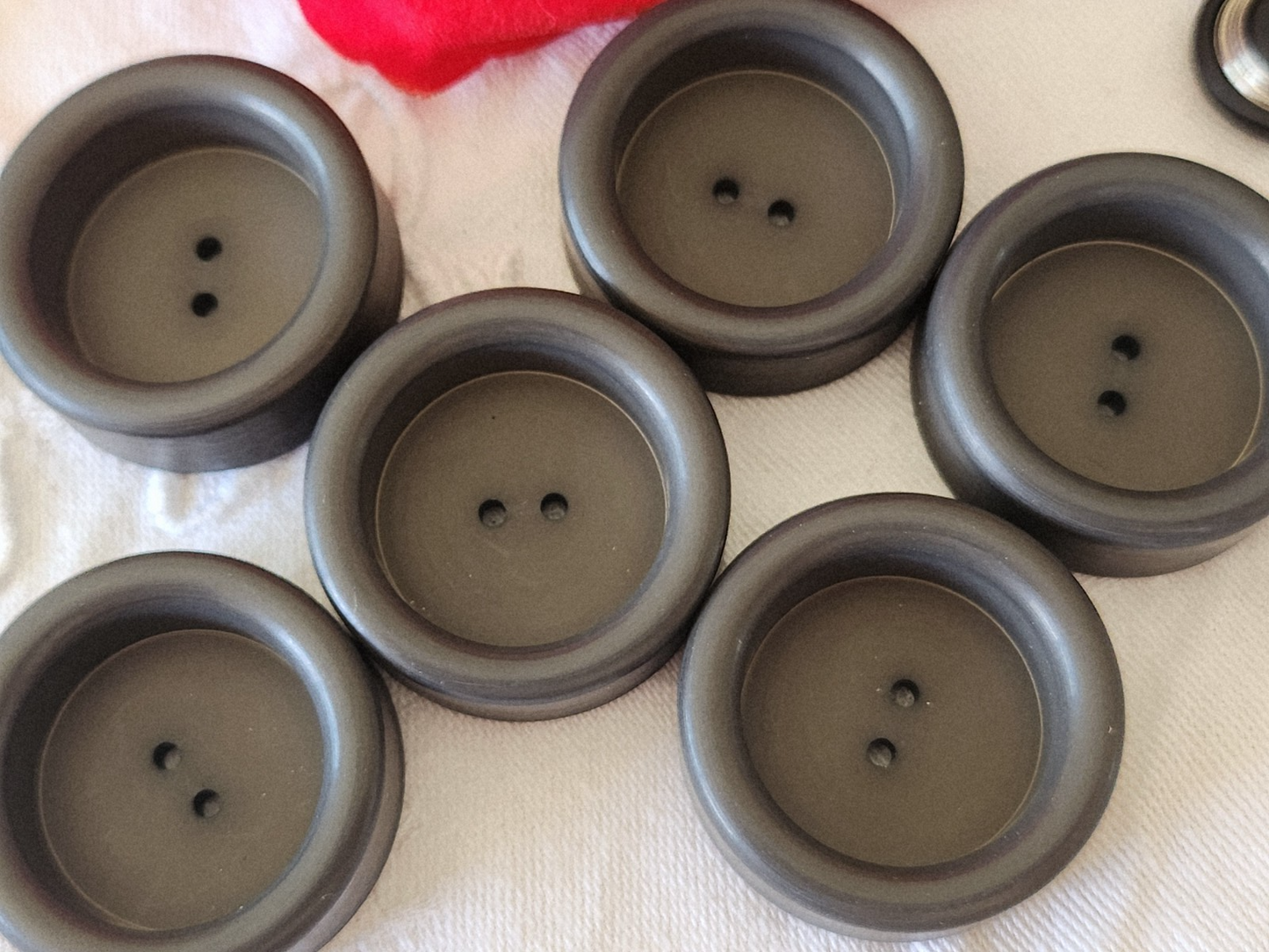 Lot 6 énormes boutons vintage gris mat foncé trés haut 3,4 cm ref 3895