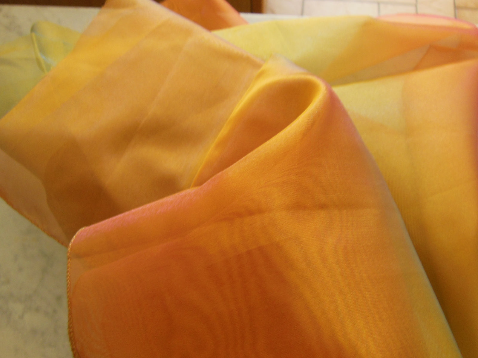 Coupon tissu luxe superbe voilage orange rose vert  1 m18 sur 1 m 03 B6