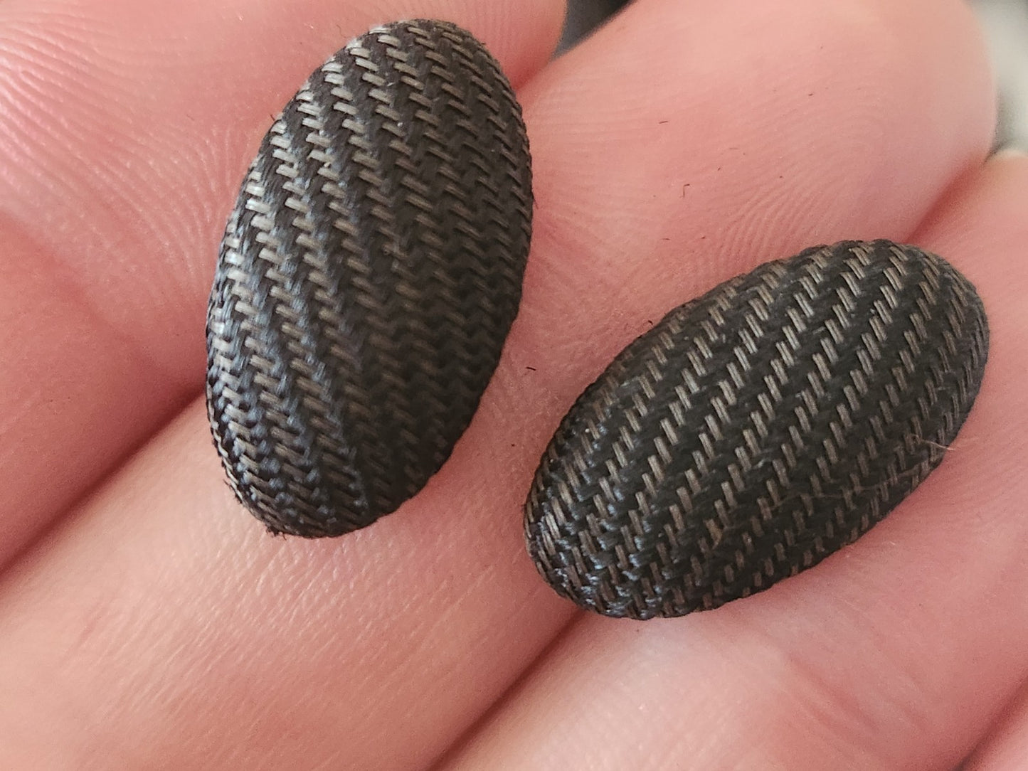 Lot 68 anciens cabochons en tissu 1,1 cm / 2,1 cm noir vers 1900 T7
