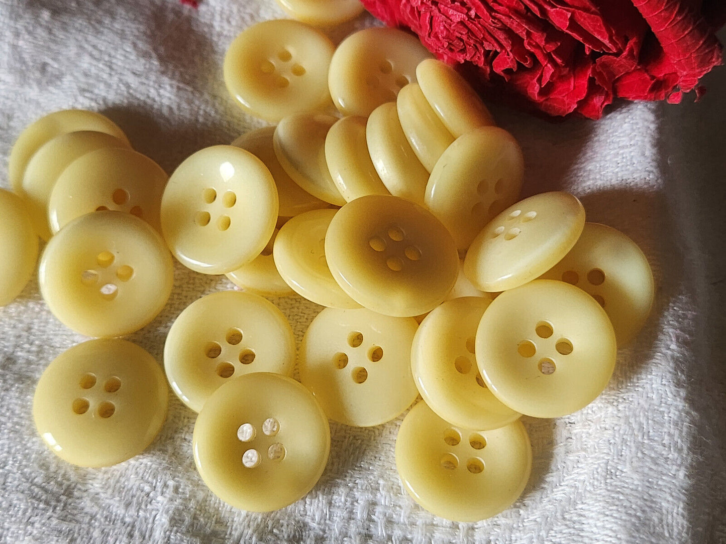 lot 14 boutons vintage beige lumineux trous diamètre 1,8 cm ref  5007