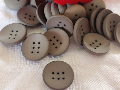 Lot 9 boutons vintage gris mat à 6 trous incurvé petits 1,7 cm ref 1923