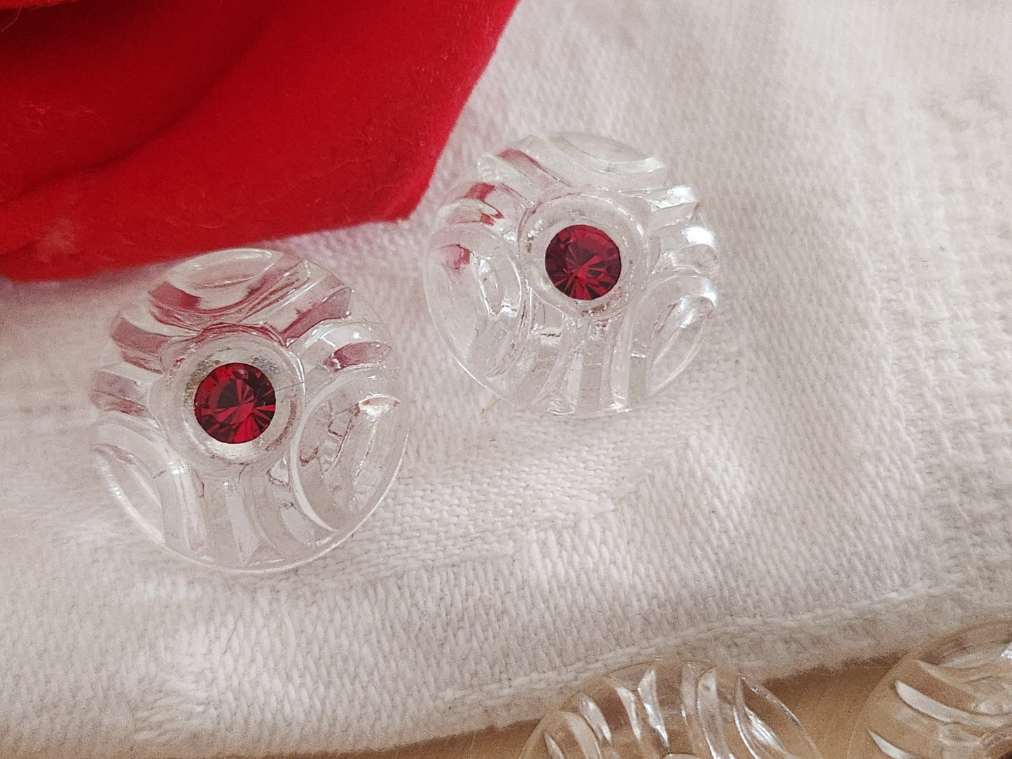Lot 6 boutons vintage en verre transparent strass rouge 17 mm ou 1,7 cm ref 6362