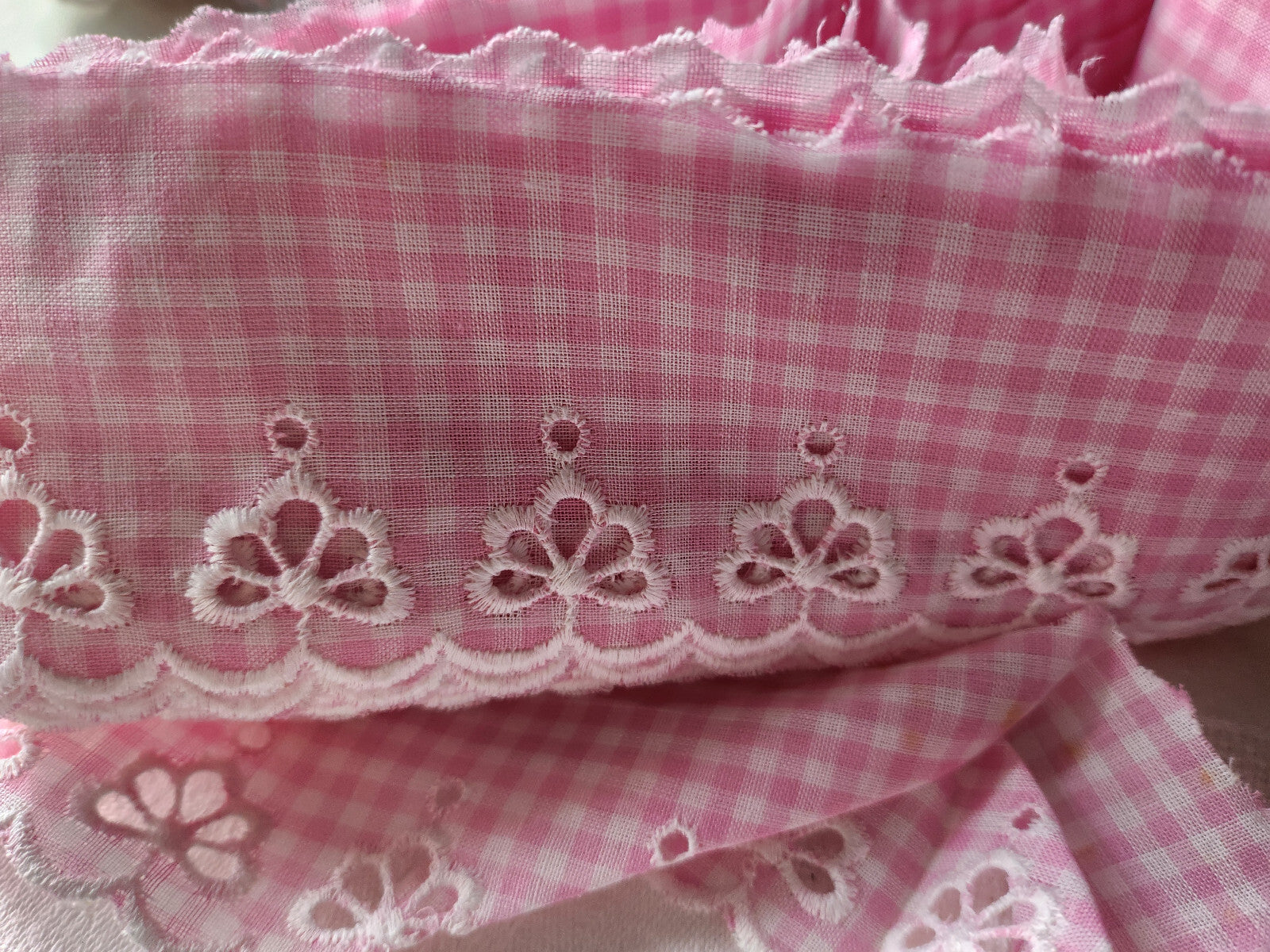 bordure galon feston rose vichy drap robe 1 mètre 70  sur 6 cm T1-7