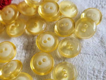 Lot 33 petits boutons  jaune transparent 1,2 cm ref 1109