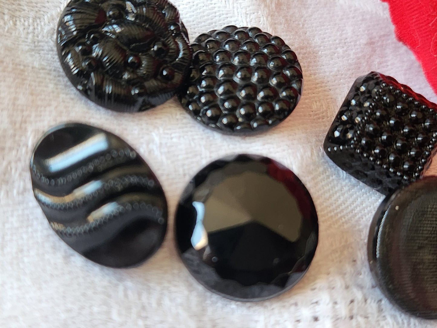 Lot 6 bouton anciens  en verre noir  1,5 à 1,8 cm ref 5938