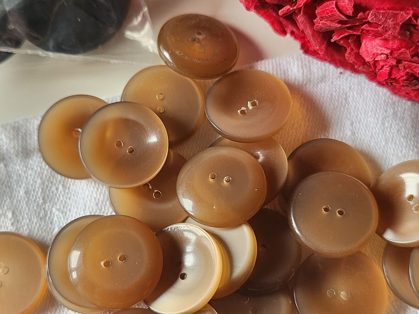 Lot 20 boutons vintage  marron lumineux 1,7 cm à trous  ref 2512