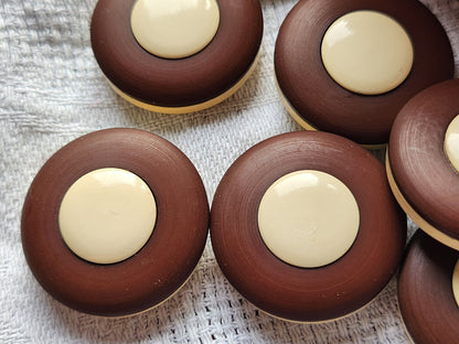 Lot 8 boutons vintage gros beige marron  2,6 cm à pied deux tons ref 3310