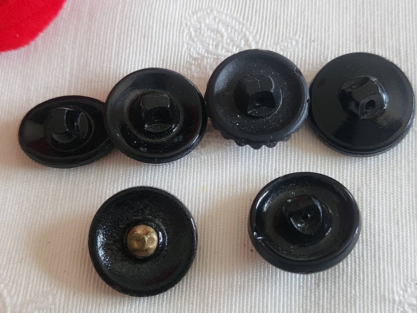 Lot 6 boutons anciens vintage  en verre noir  panaché 1,7/1,8 cm ref 6239