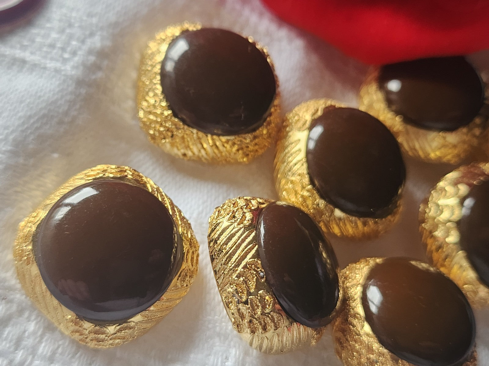 Lot 6 boutons vintage doré marron pied résine 2 cm ref 3199