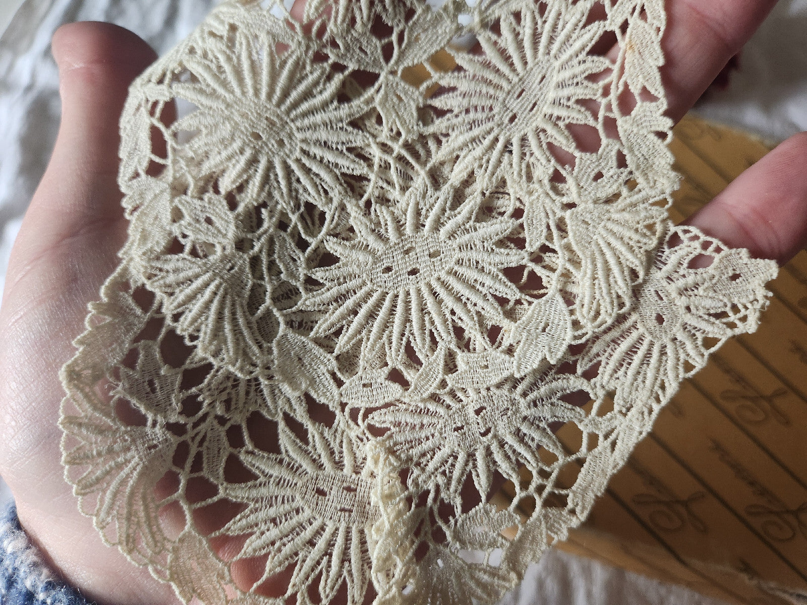 Ancienne partie de col ? en dentelle fleur superbe 23,5 cm B1-81