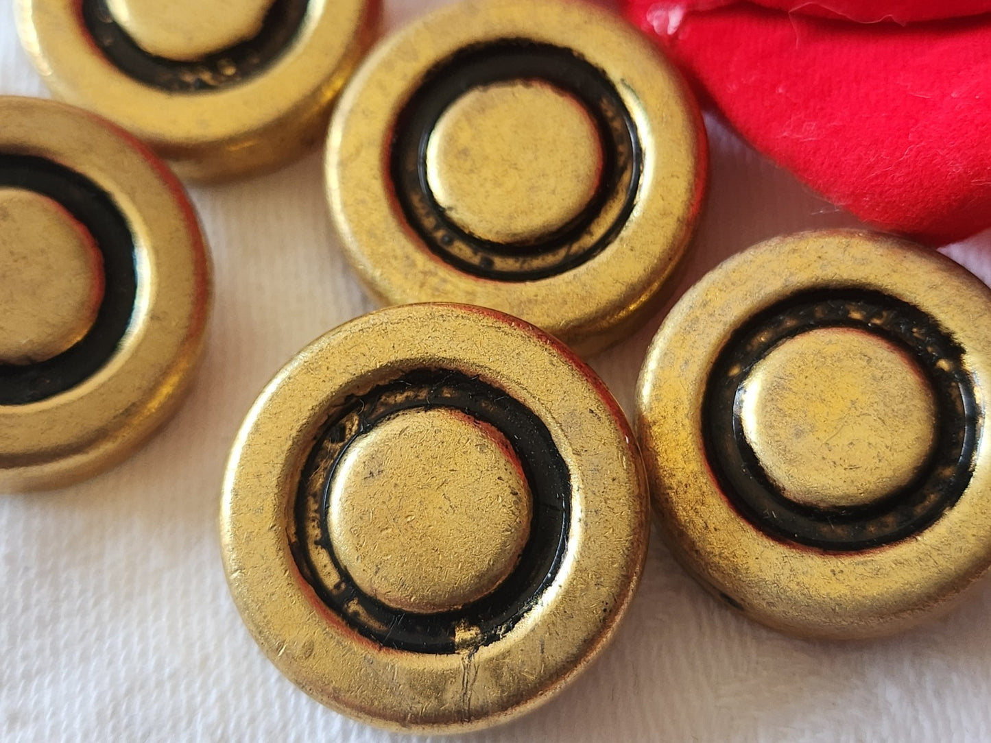 Lot 5 boutons vintage en metal doré épais à pied 2,2 cm ref 6019
