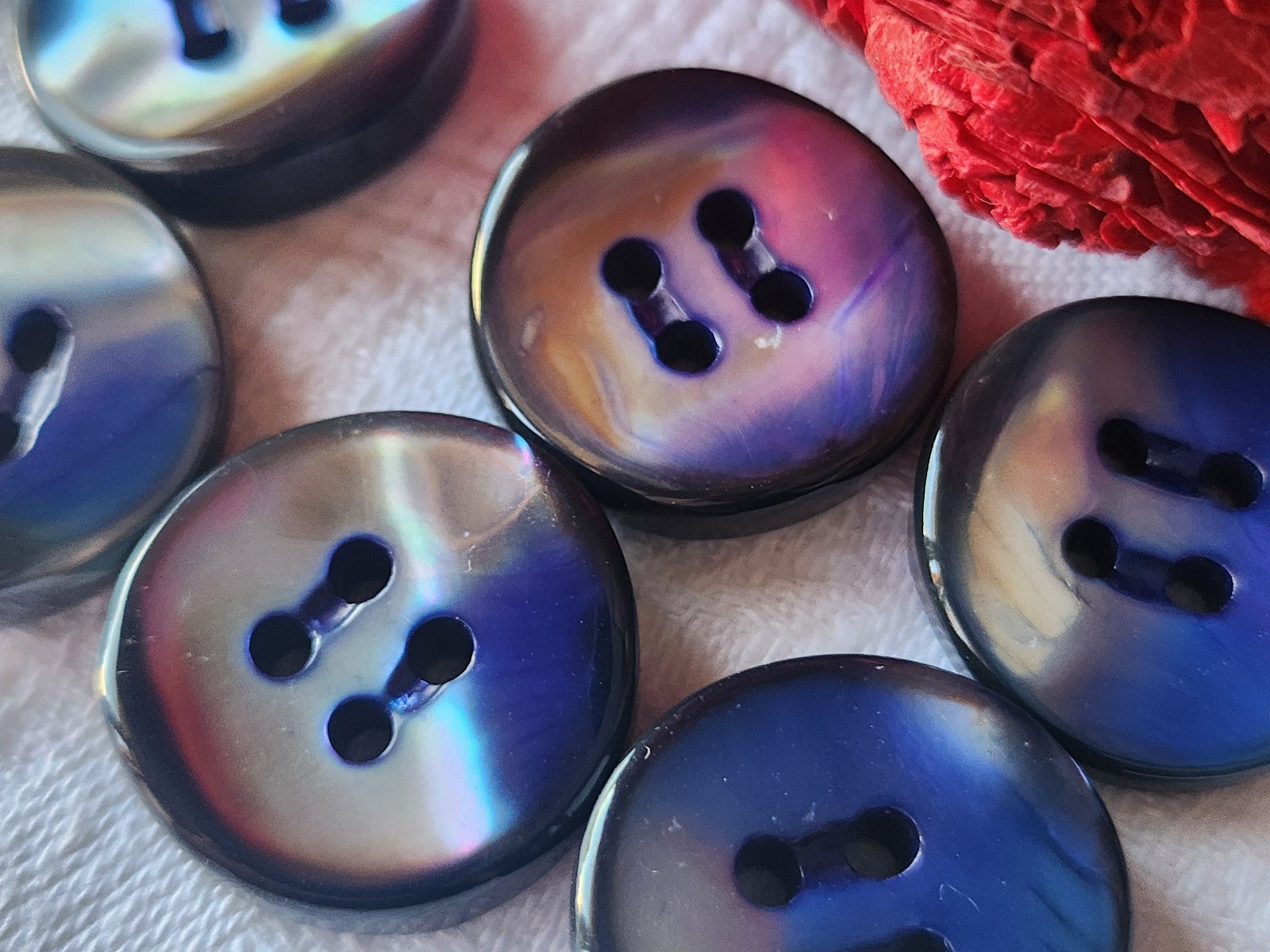 Lot  6 boutons anciens en nacre bleu épais bord 2,2 cm lourd ref  5476