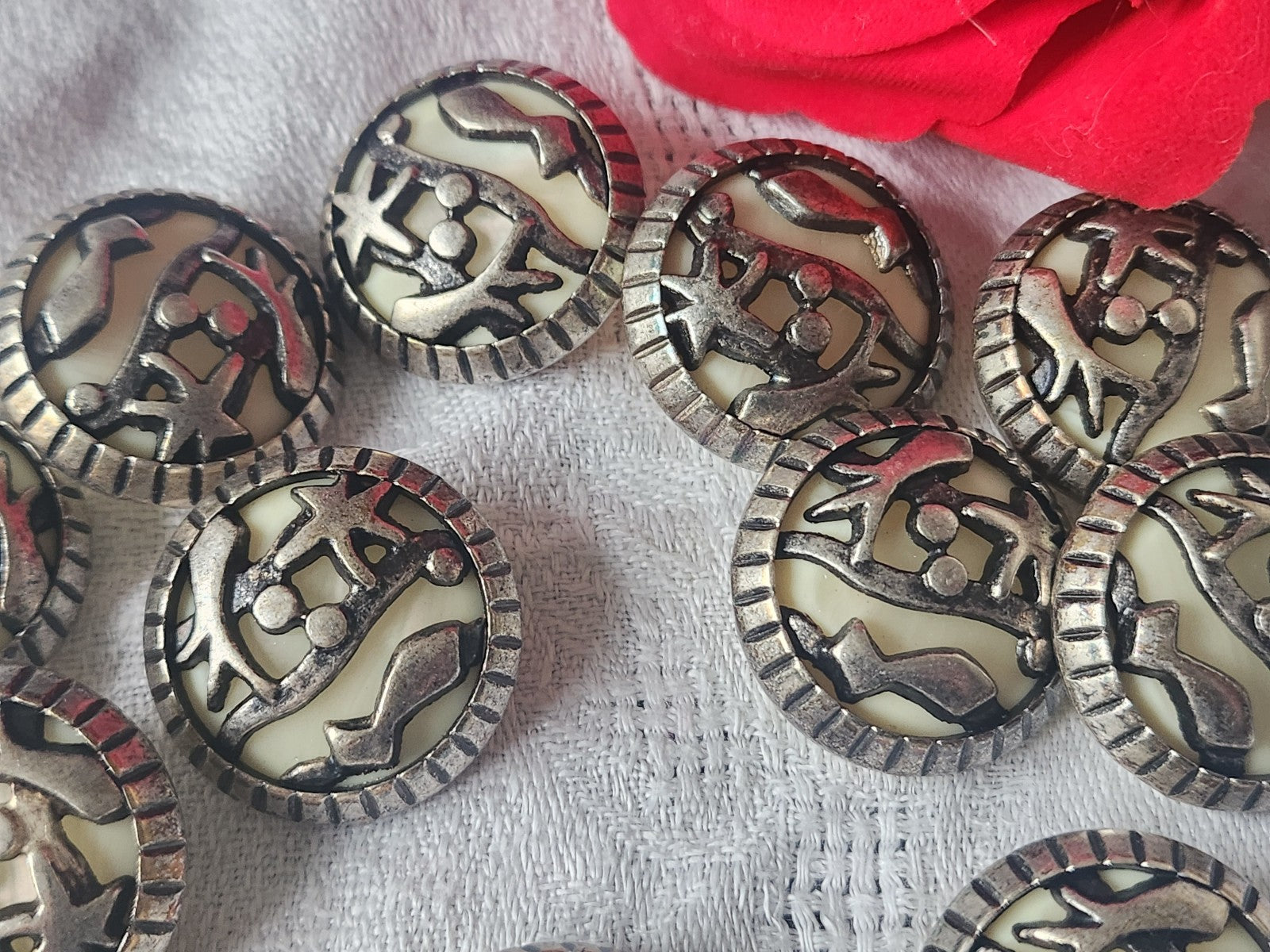 Lot 5 gros boutons vintage poisson metal coeur irisé pied lourd ref 5807