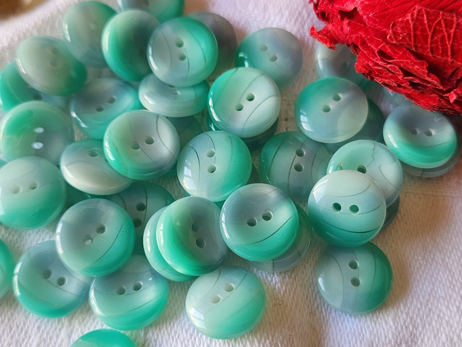 Lot 21  petits boutons vintage camaïeu bleu vert  à trous  1,1 cm ref 5354