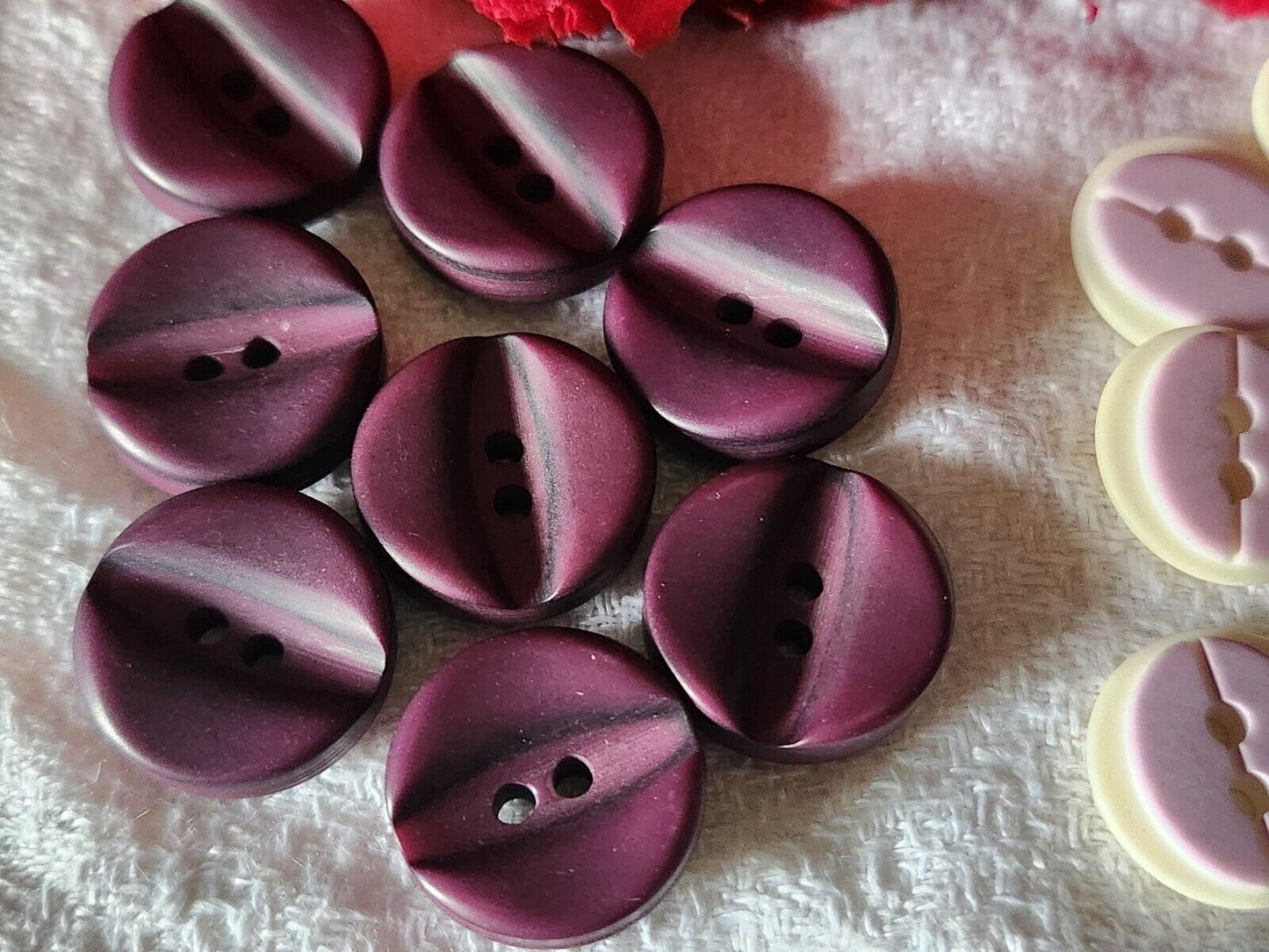 Lot 14 petits boutons vintage violet 2  series 1,4 cm ref 4721