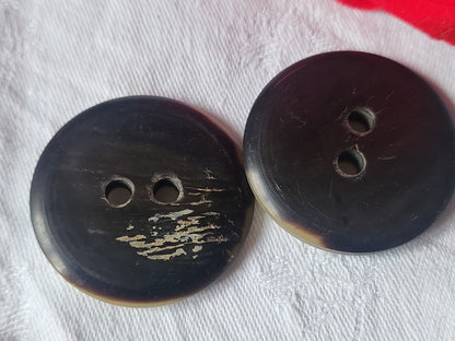 Duo gros boutons anciens en corne creme XXL 3,9 cm ref 1902