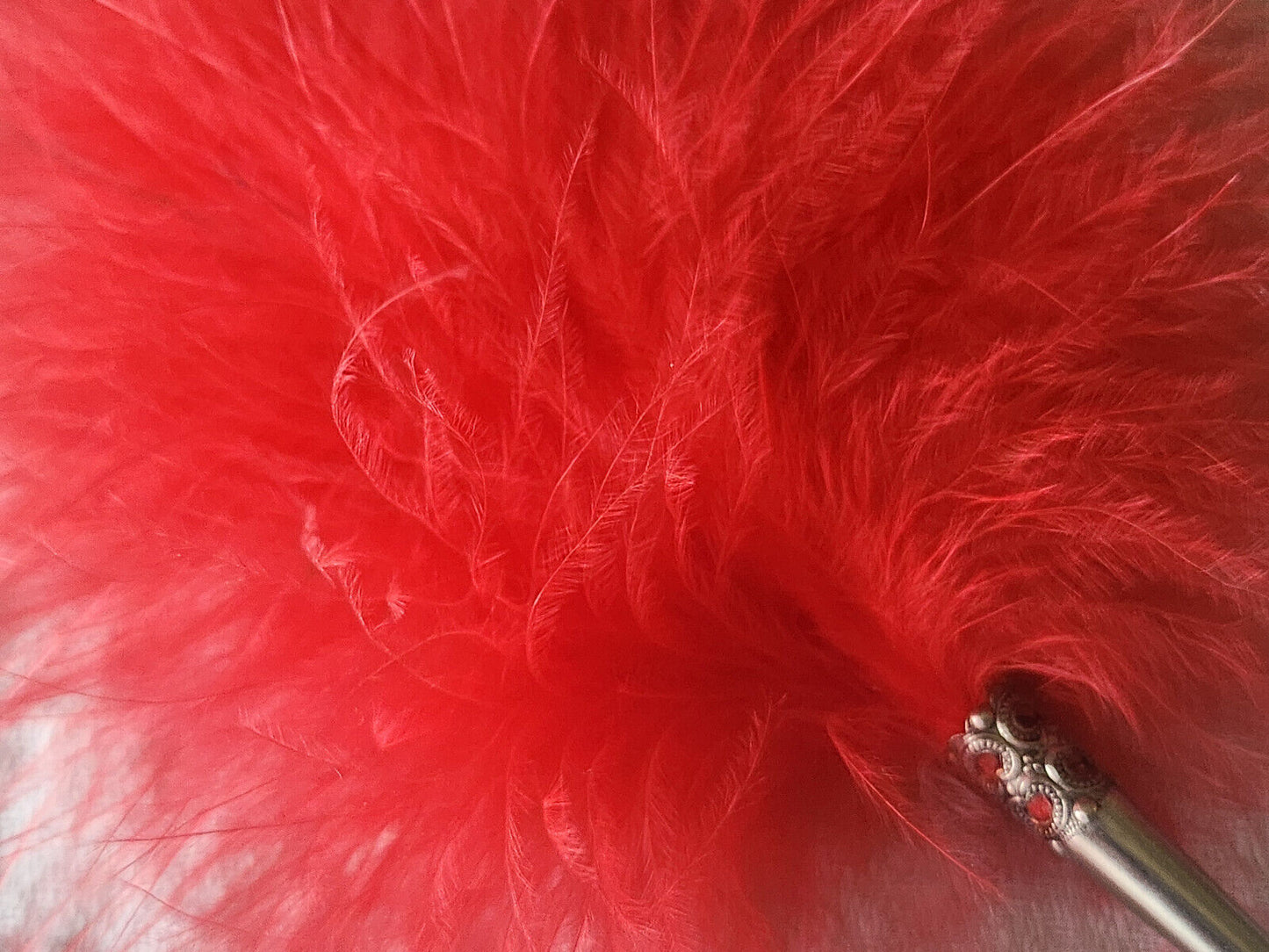 Bouquet plumes rouge montée sur broche modiste chapeau vintage T0-57