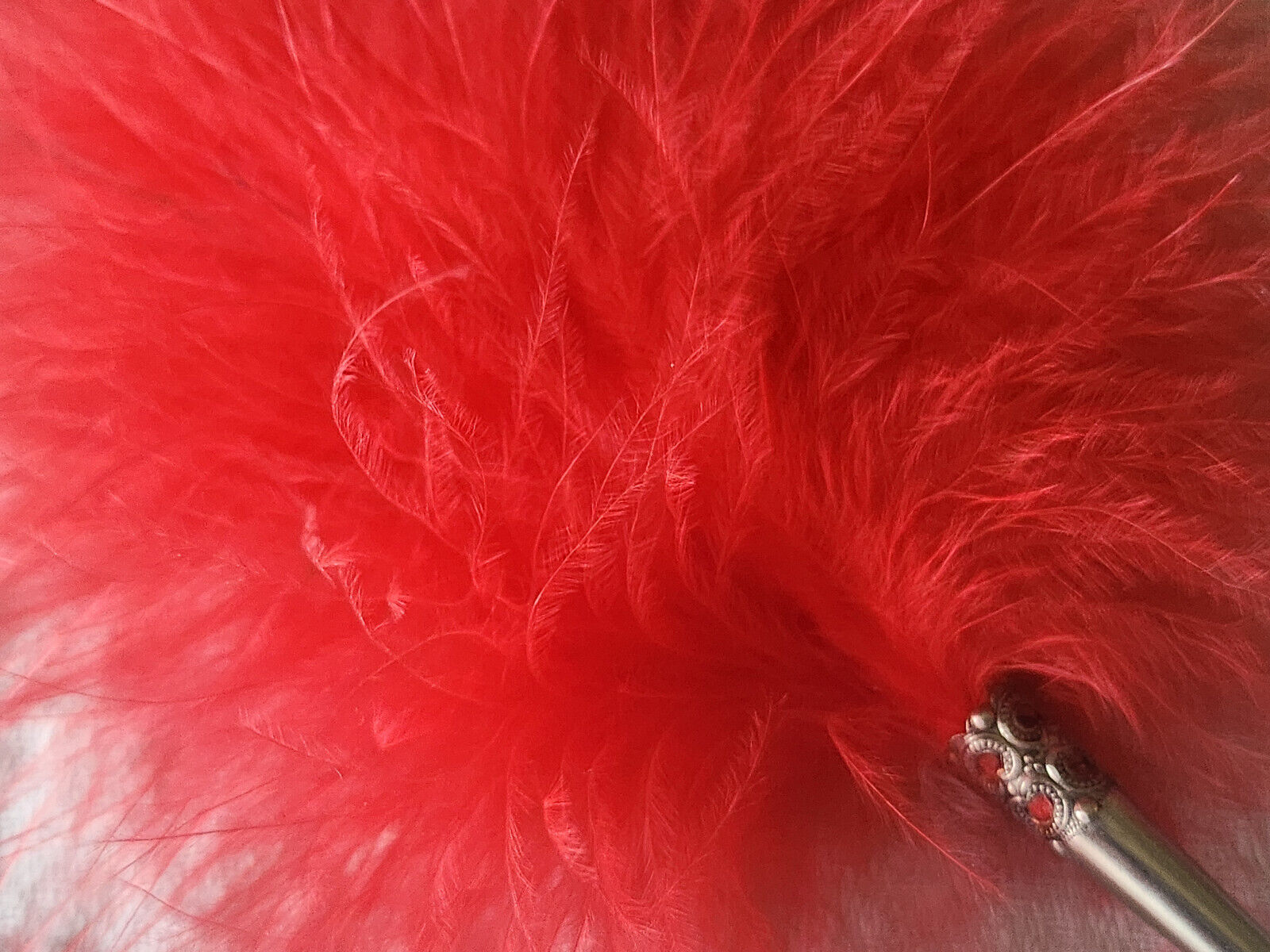 Bouquet plumes rouge montée sur broche modiste chapeau vintage T0-57