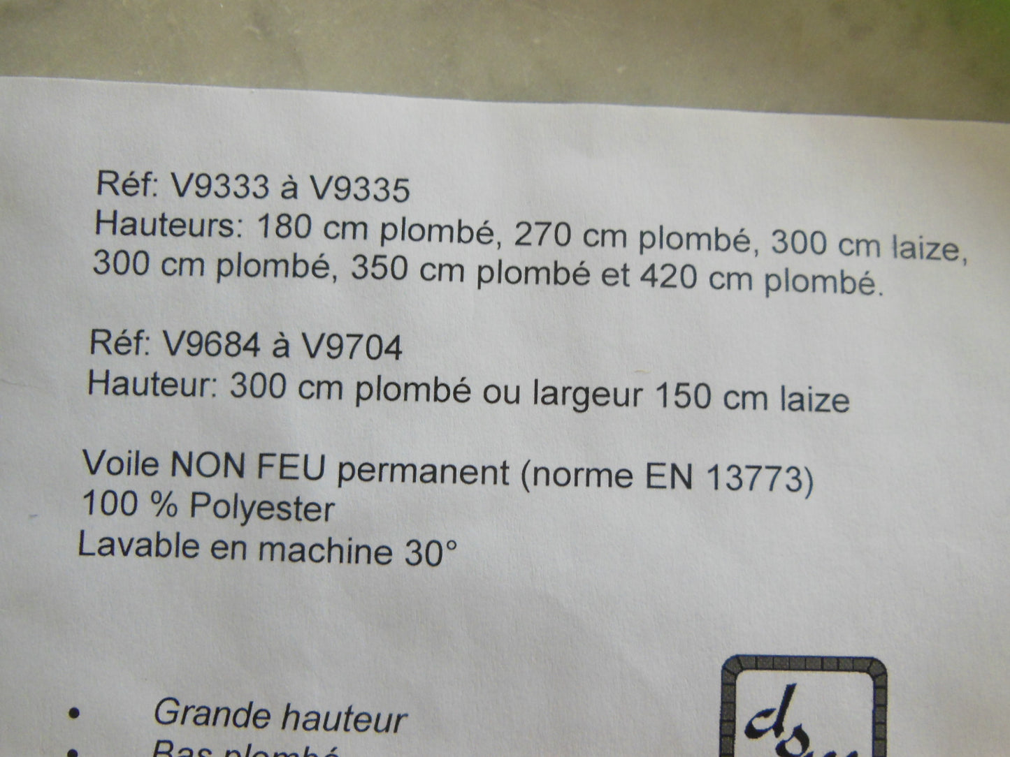 Coupon tissu pétillant  voilage vert bas plombé 78 cm sur 97 cm B3