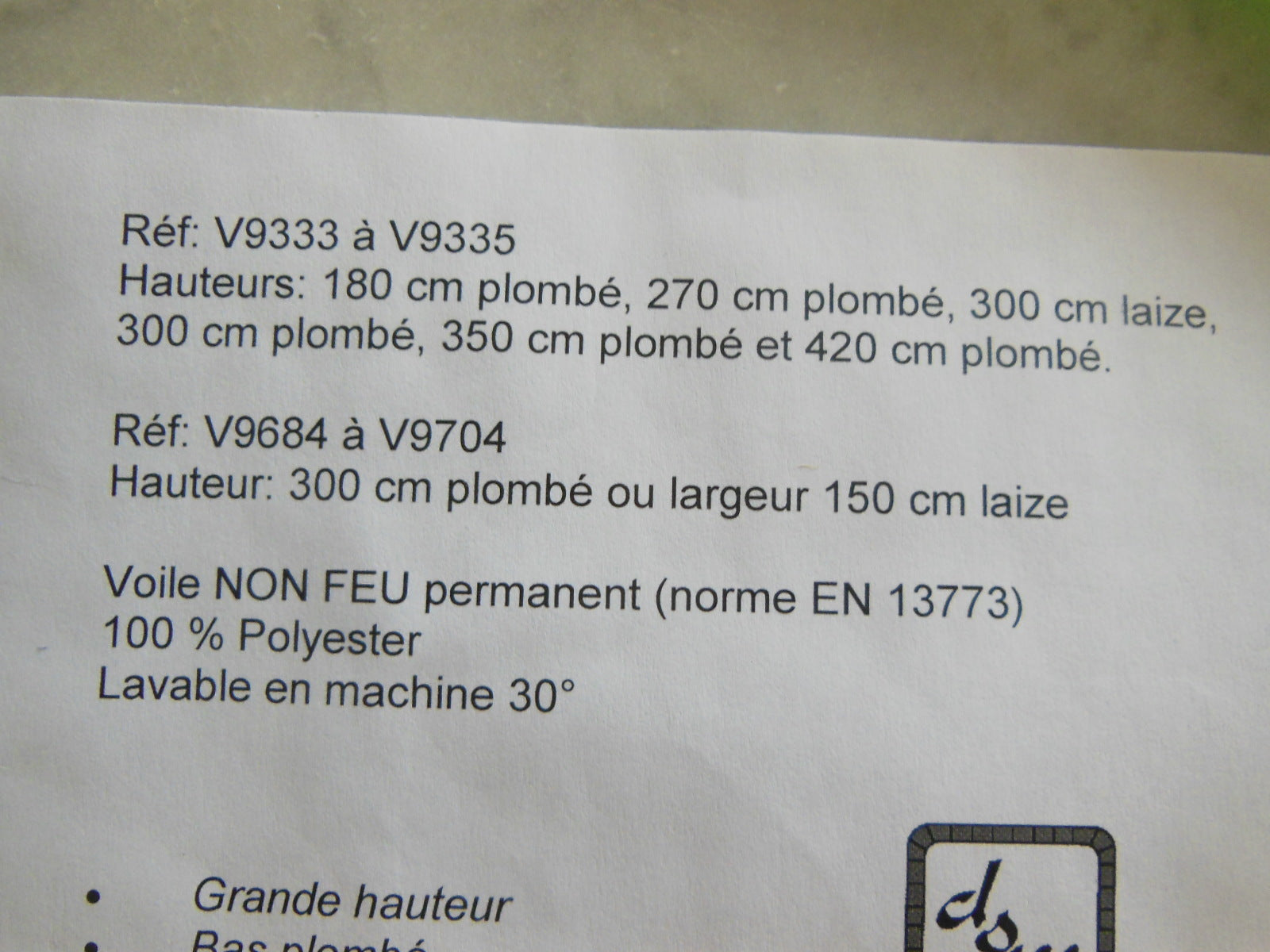Coupon tissu pétillant  voilage vert bas plombé 78 cm sur 97 cm B3