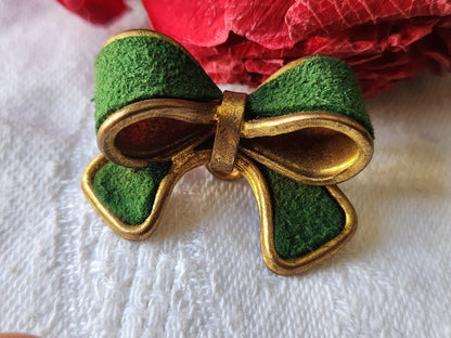 Ancien bouton noeud vert  tissu 1,6 sur 3 cm G14A