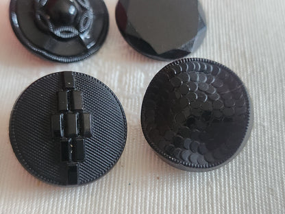 Lot 6 boutons anciens vintage  en verre noir  panaché 1,5  à 1,8 cm ref 6240