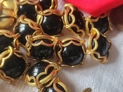 Lot 9 boutons anciens en métal coeur noir prisonnier 1,4 cm ref 5218