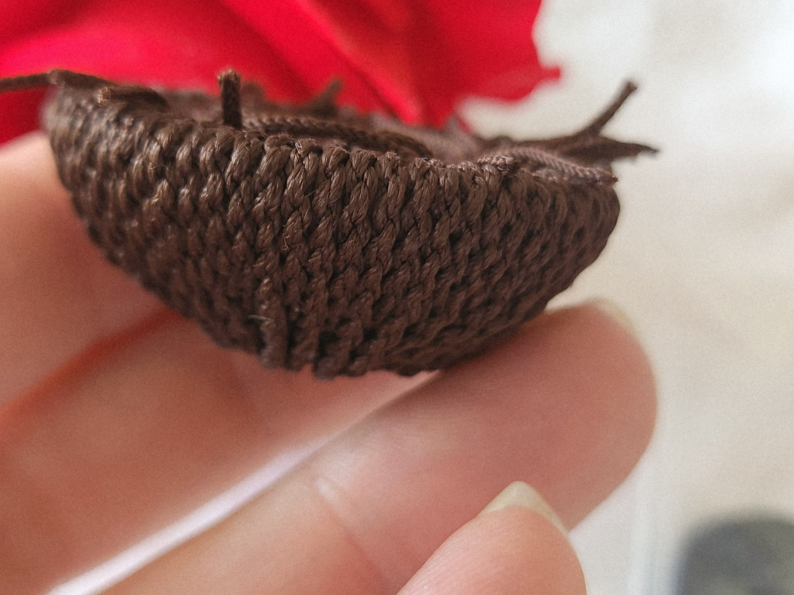 Enorme bouton ancien en passementerie marron 4,5 cm ref 6010