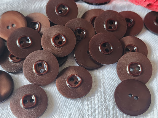 Lot 24 boutons vintage marron  travaillé à trous 1,7 cm ref 2790