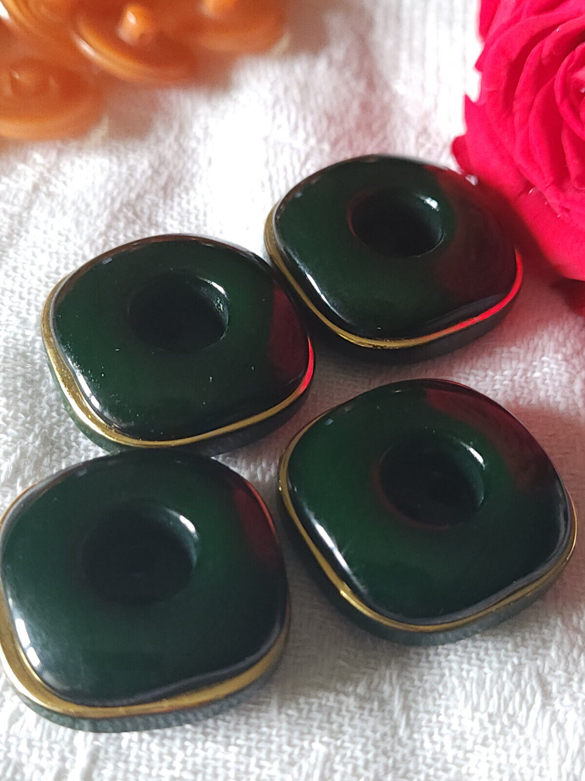 Lot 4 épais boutons vintage vert doré à trous 2,4 cm ref 1399