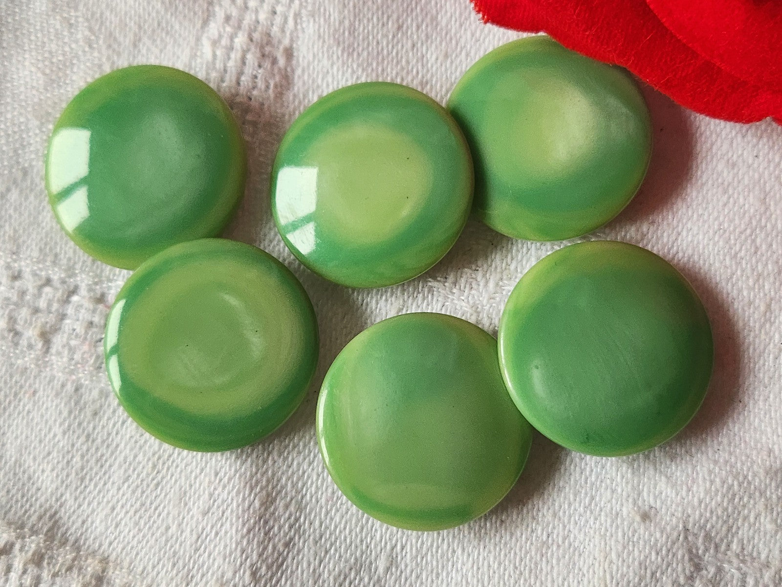 Lot 6 boutons vintage pied lisse camaieu vert 2,2 cm ref 1718