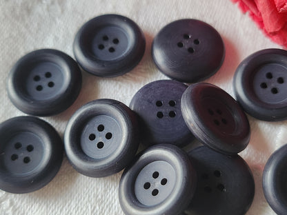 Lot 12  boutons vintage bleu mat trous 1,7 cm ref 981