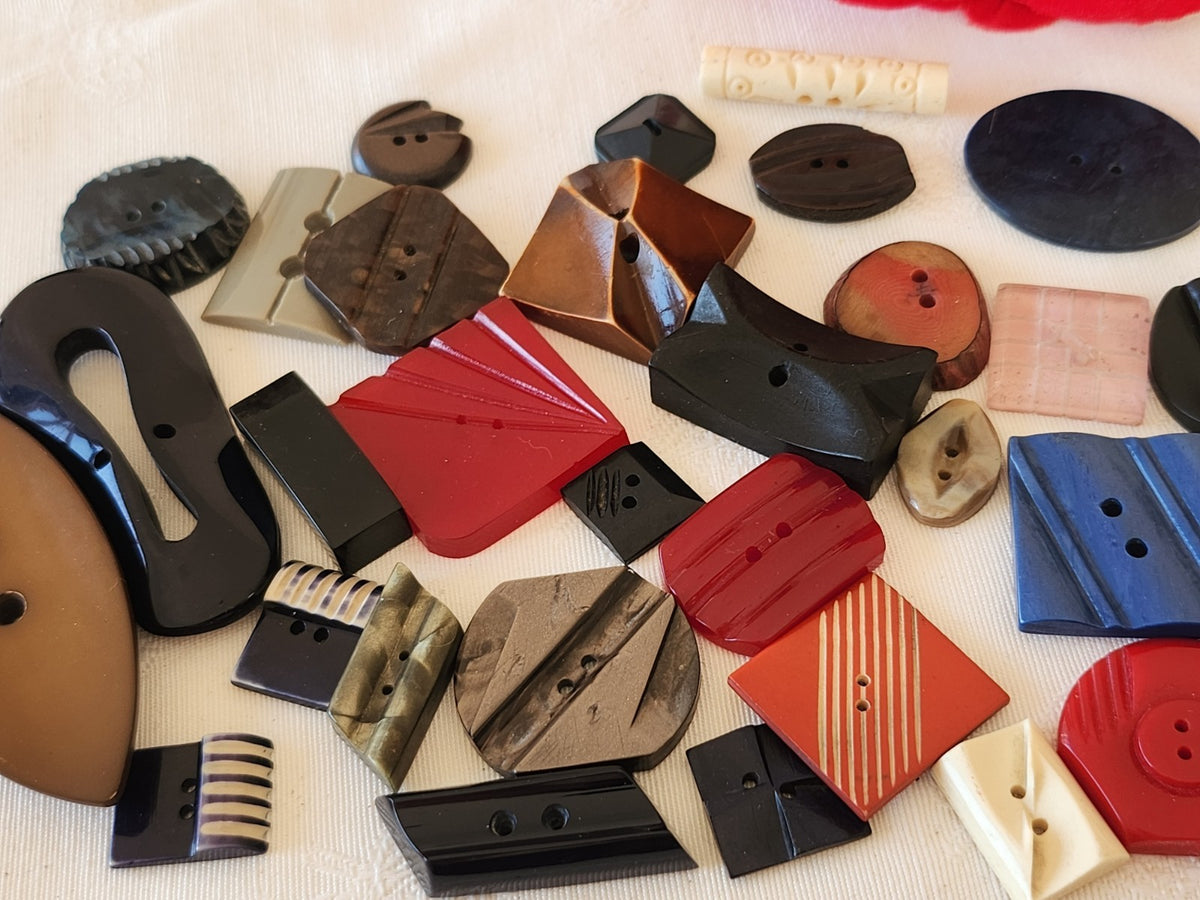 Lot 30 boutons anciens forme originale  collection 1,5 à 7,3 cm ref 6658
