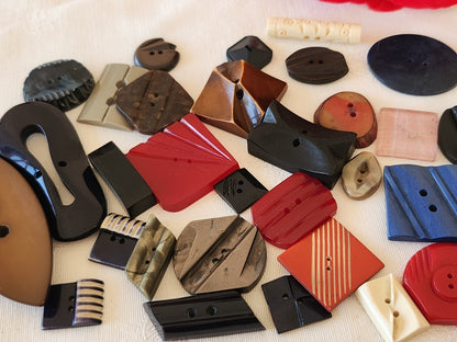 Lot 30 boutons anciens forme originale  collection 1,5 à 7,3 cm ref 6658