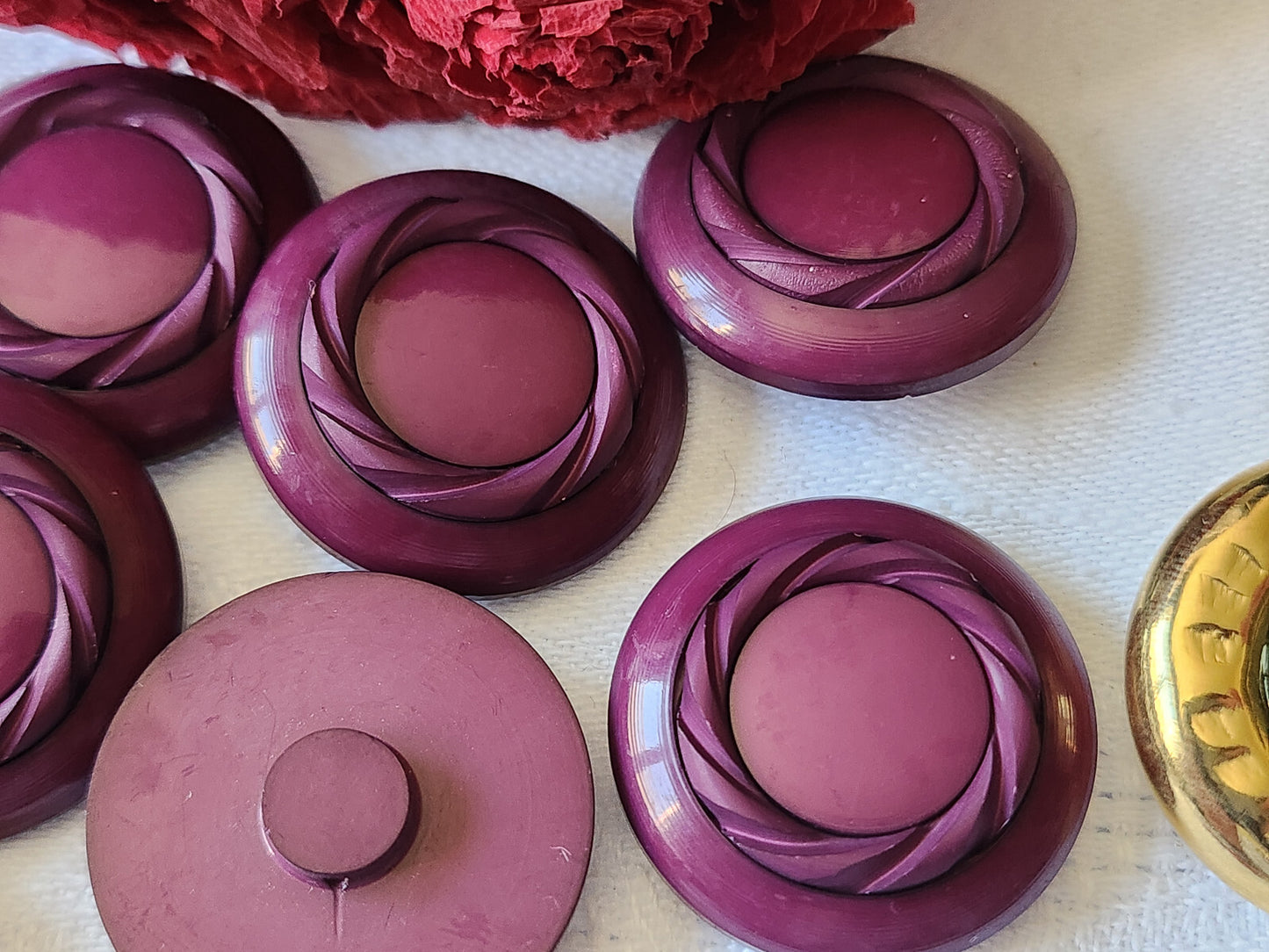 Lot 6 gros boutons vintage violet à pied diamètre 2,7 cm ref 376
