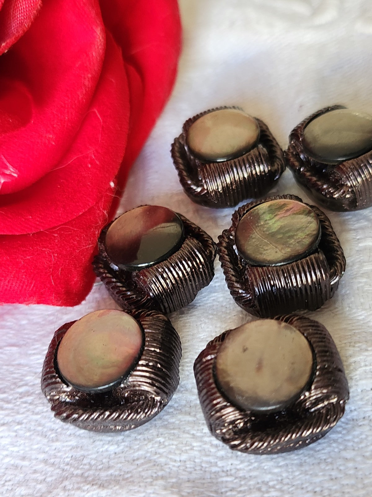 Lot 6 boutons vintage resine coeur en nacre 1,5 sur 1,6 cm pied ref 965