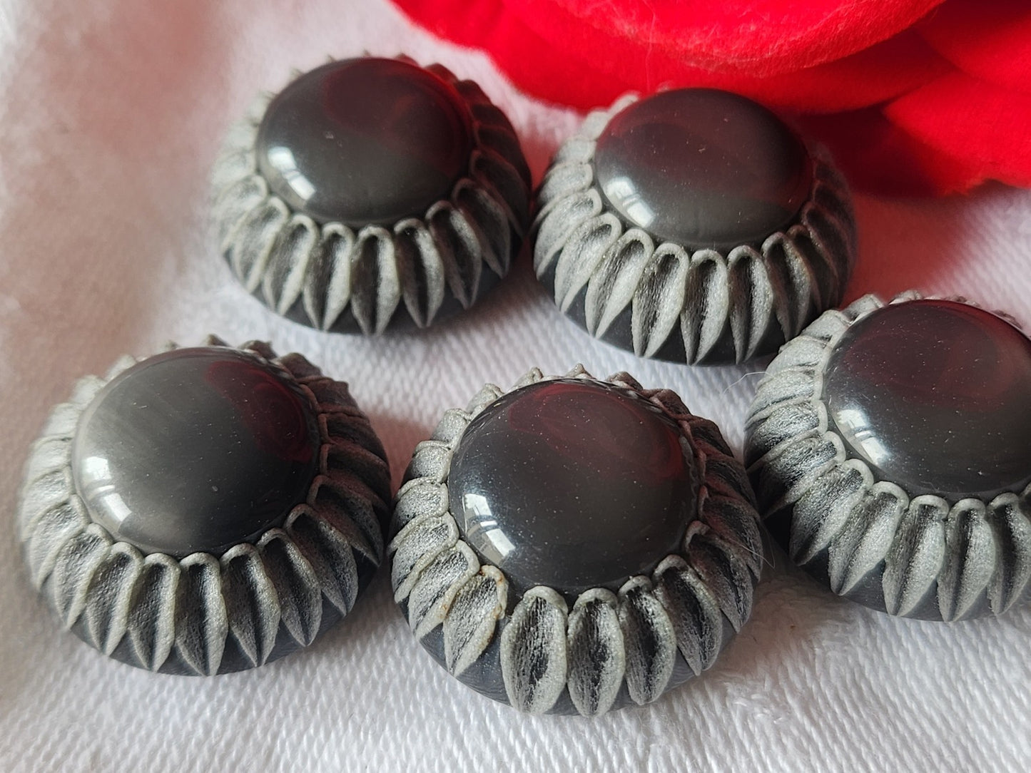 Lot 5 superbes boutons vintage à pied gris bord texturé 2,3 cm pied ref 3562