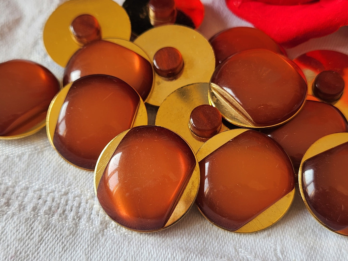 Lot 6 gros boutons vintage orangé rouge pied  2,5 cm ref 1263