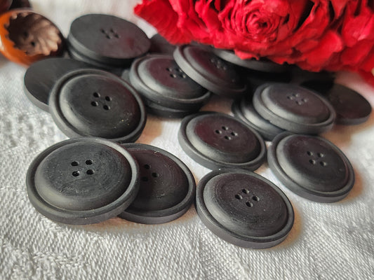 lot 20 boutons vintage noir mat trous bombé 2,2 cm ref 3319