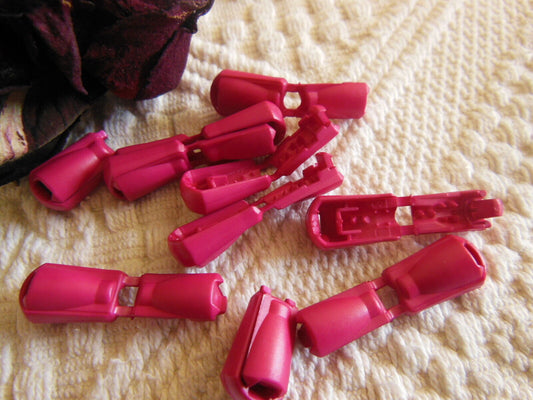 Lot 2 embouts pour cordon en plastique rose foncé stop cordon couture bijoux T17