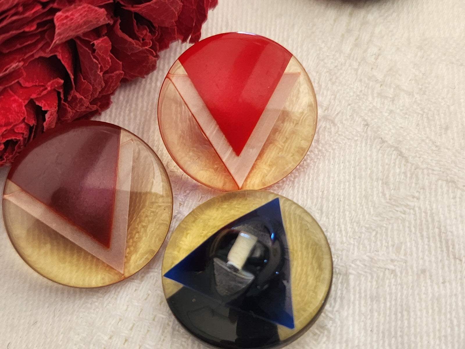 Trio boutons vintage  liseré nacré inclusion pied  2,2 cm ref 0078