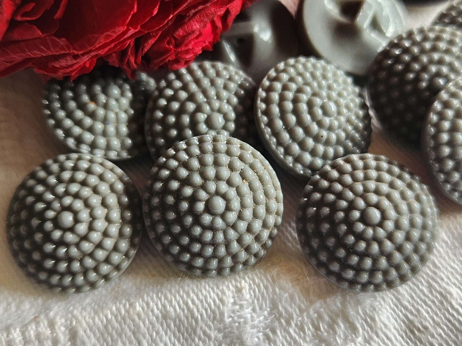 Lot 5 boutons anciens en verre gris picot 1,7 cm ref 1139