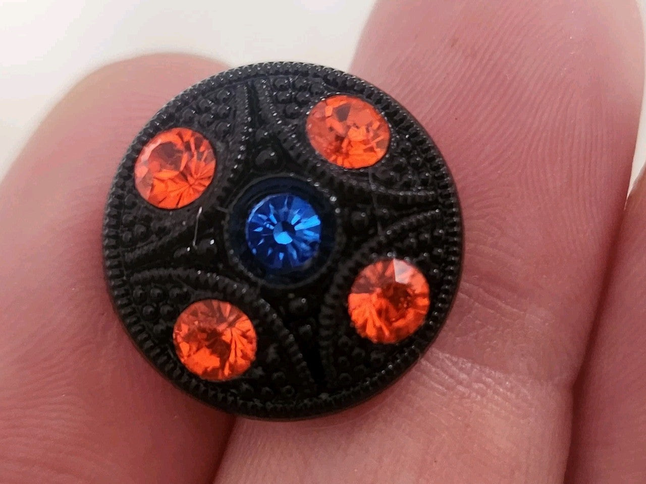 Bouton ancien en verre noir avec strass orange bleu vintage  1,8 cm D18A