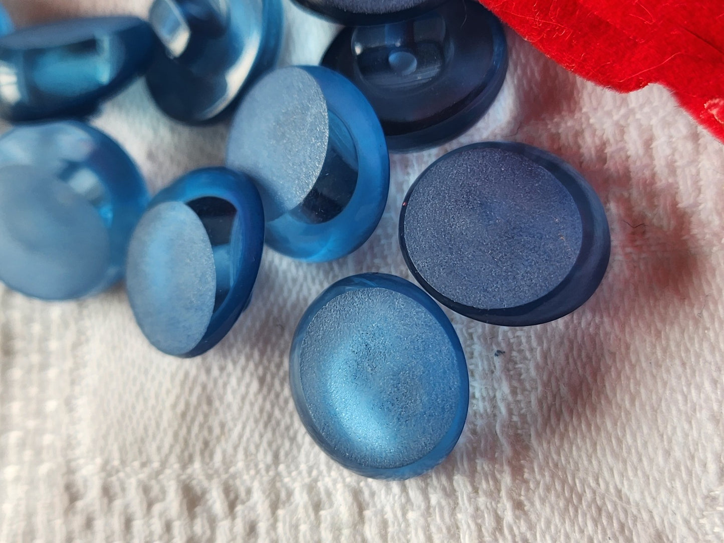 Lot 13 petits  boutons vintage bleu lisse granité pied  1,4 cm ref 3553