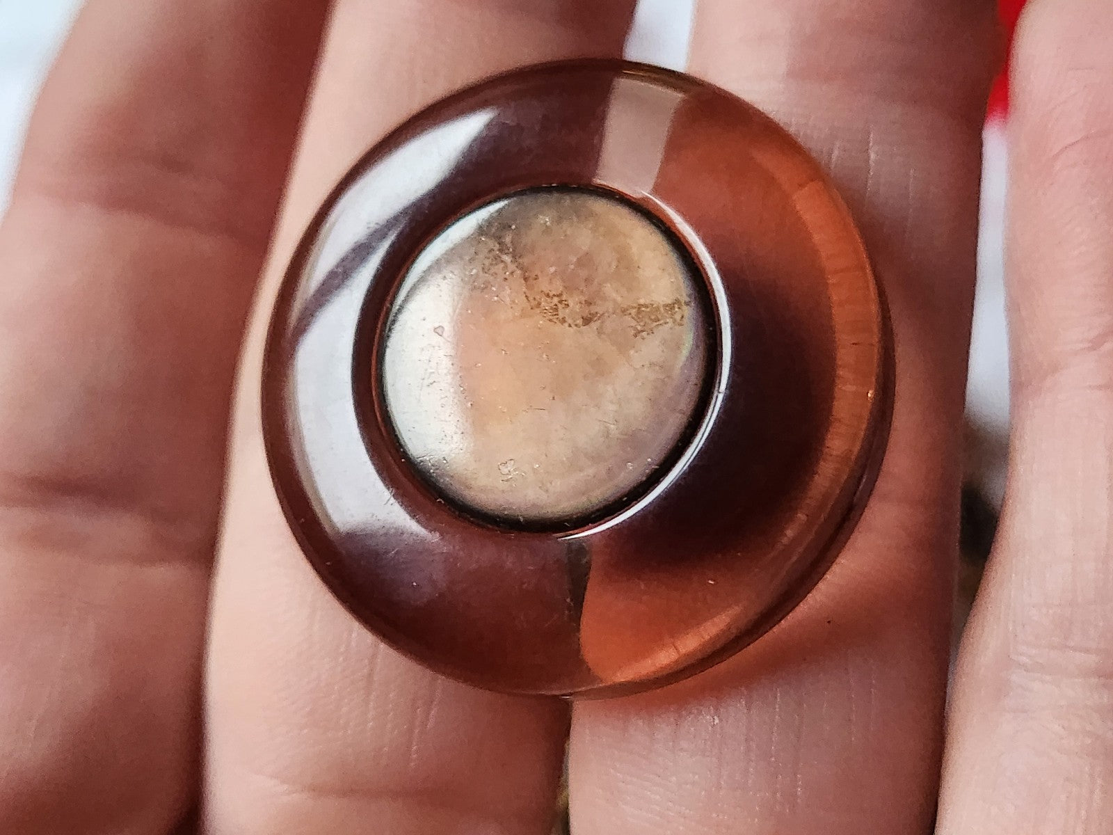 Gros et épais bouton vintage fumé coeur en nacre pied 3,3 cm G5R