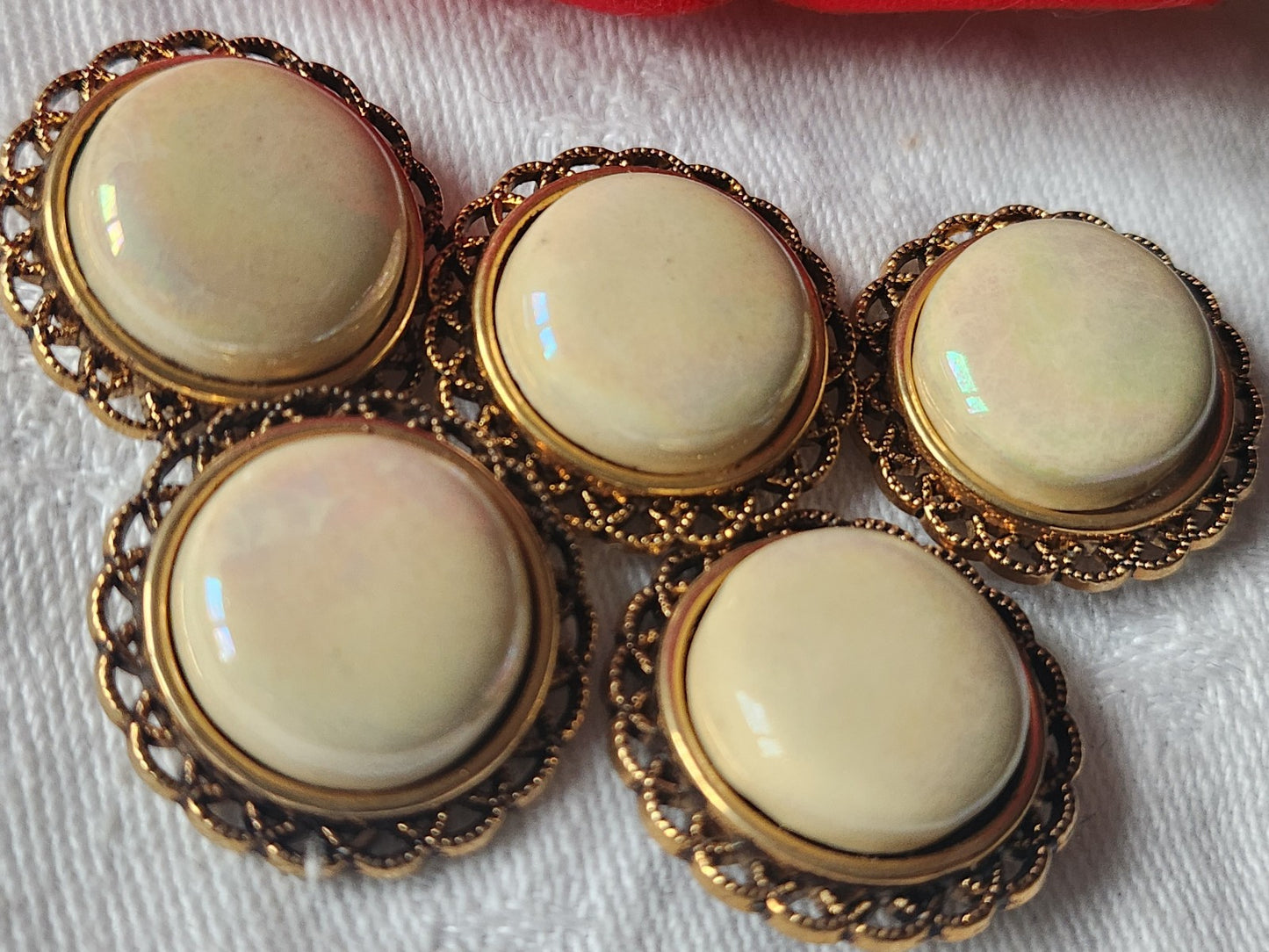 Lot 5 superbes boutons vintage coeur beige reflet modoré 2,3 cm ref 5123
