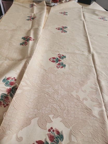 Deux coupons anciens tissu ecru damassé 1 m 90 sur 59 cm et 1  m 25 sur 44cm B4