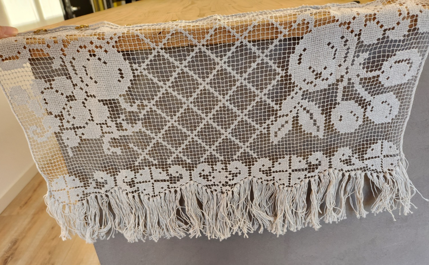 Ancien petit rideau filet frange brise bise 35 cm sur 50 cm B8