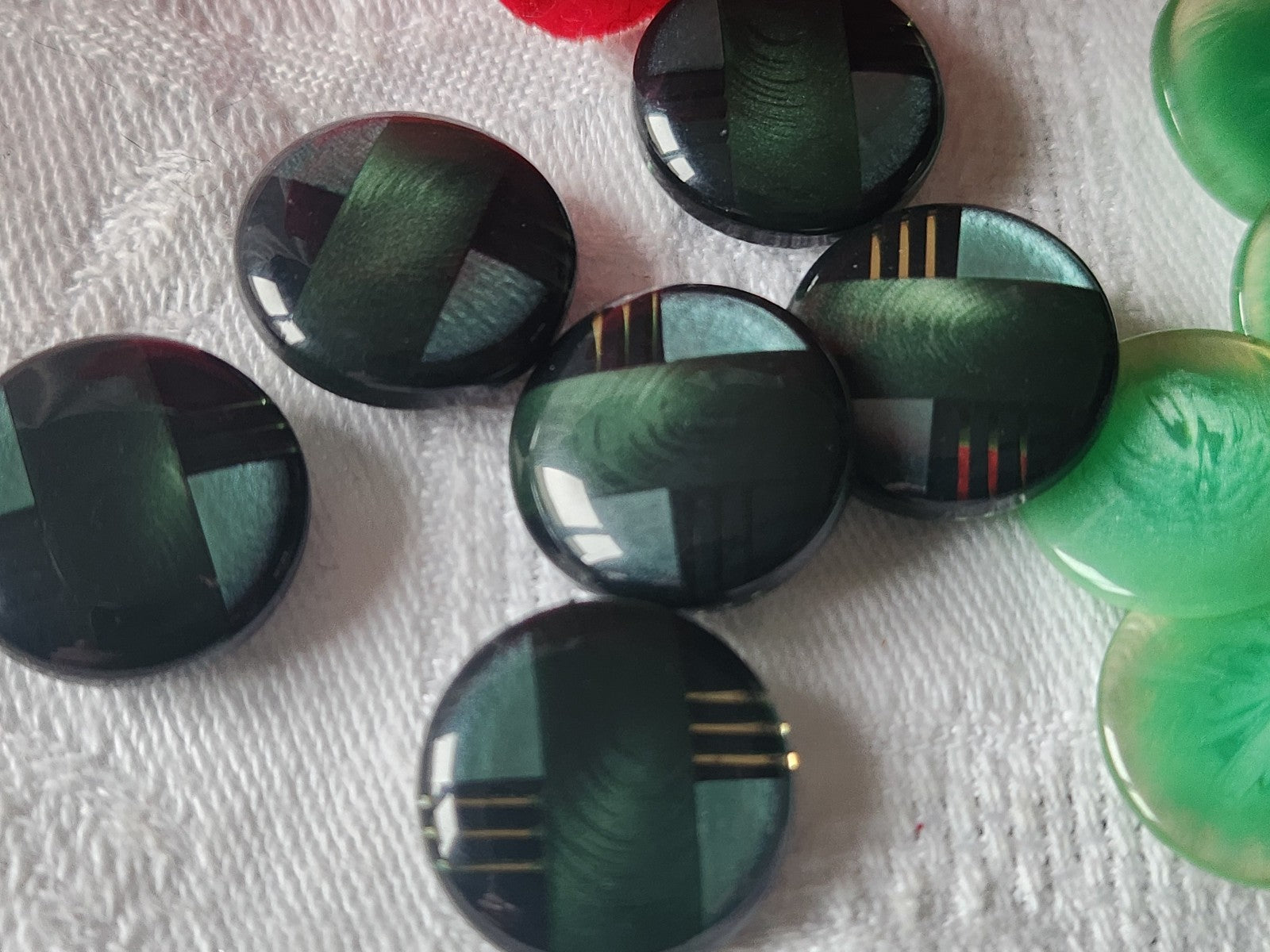 Lot 14 boutons vintage vert deux series pied 1,7 cm ref 5243